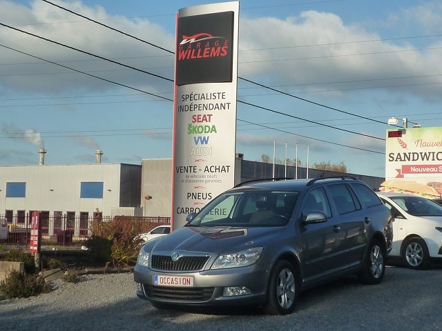 SKODA OCTAVIA AMBITION 1.6TDI 105CV/DSG 2013 – 8500€